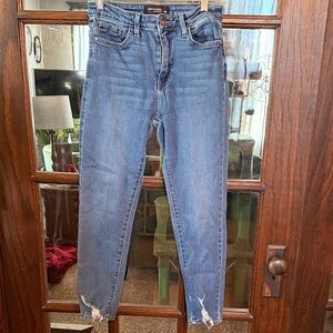 Just Black Women's Cropped Blue Jeans